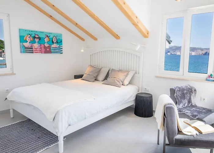 Seafront アパート バスカ